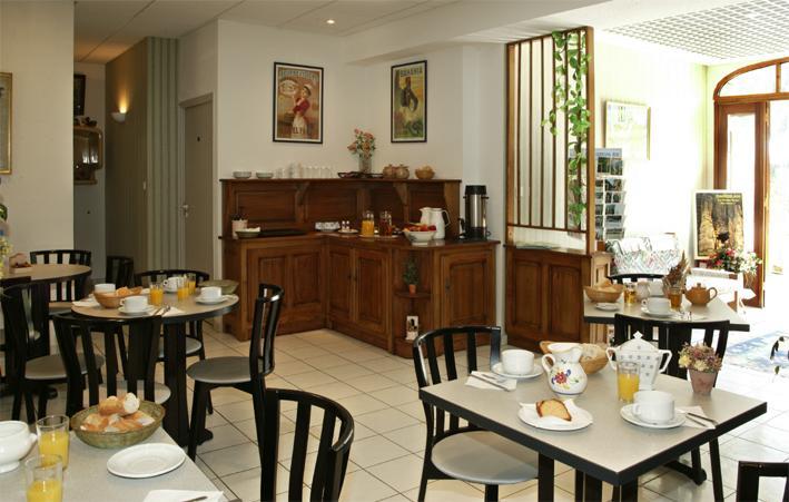 Hotel Chante-Perdrix แซ็ง-เอนีมี ภายนอก รูปภาพ